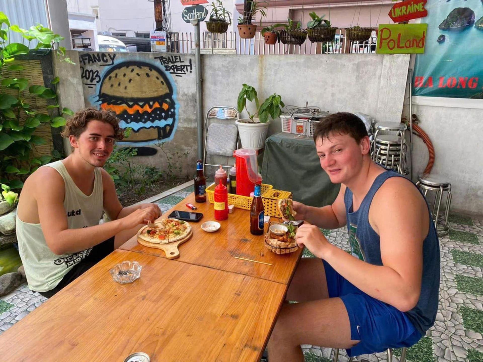 Ha Long Fancy Hostel With Vegetarian And Vegan Restaurant المظهر الخارجي الصورة